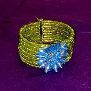 Spring flower bead bracelet